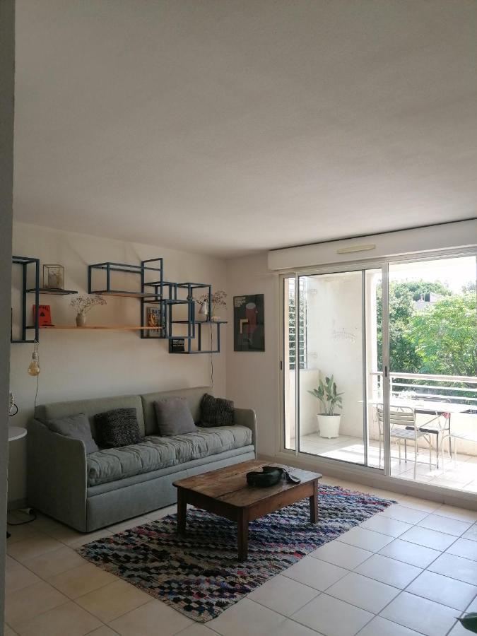 Appartement : Joli T2 Et Collines + Terrasse *
