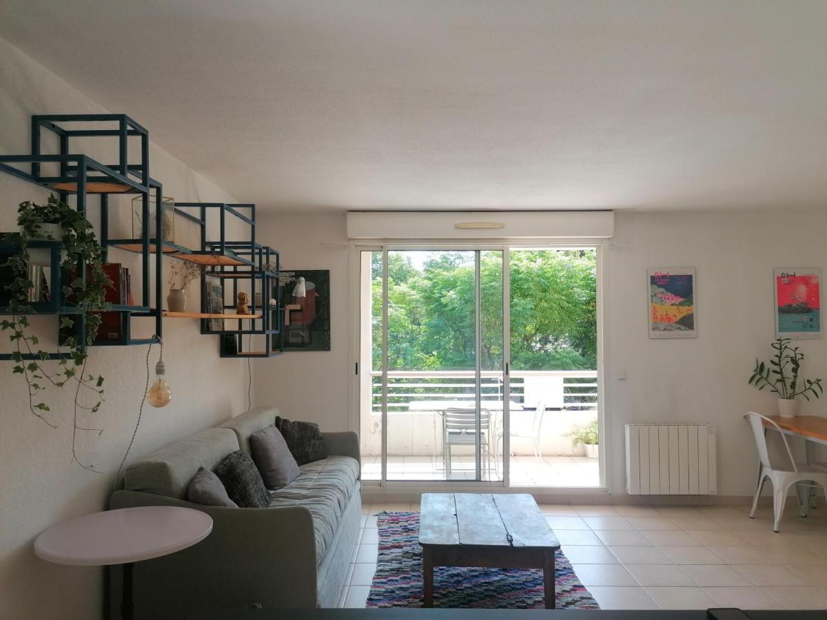 Appartement : Joli T2 Et Collines + Terrasse *