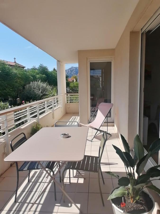 Appartement : Joli T2 Et Collines + Terrasse Marseille